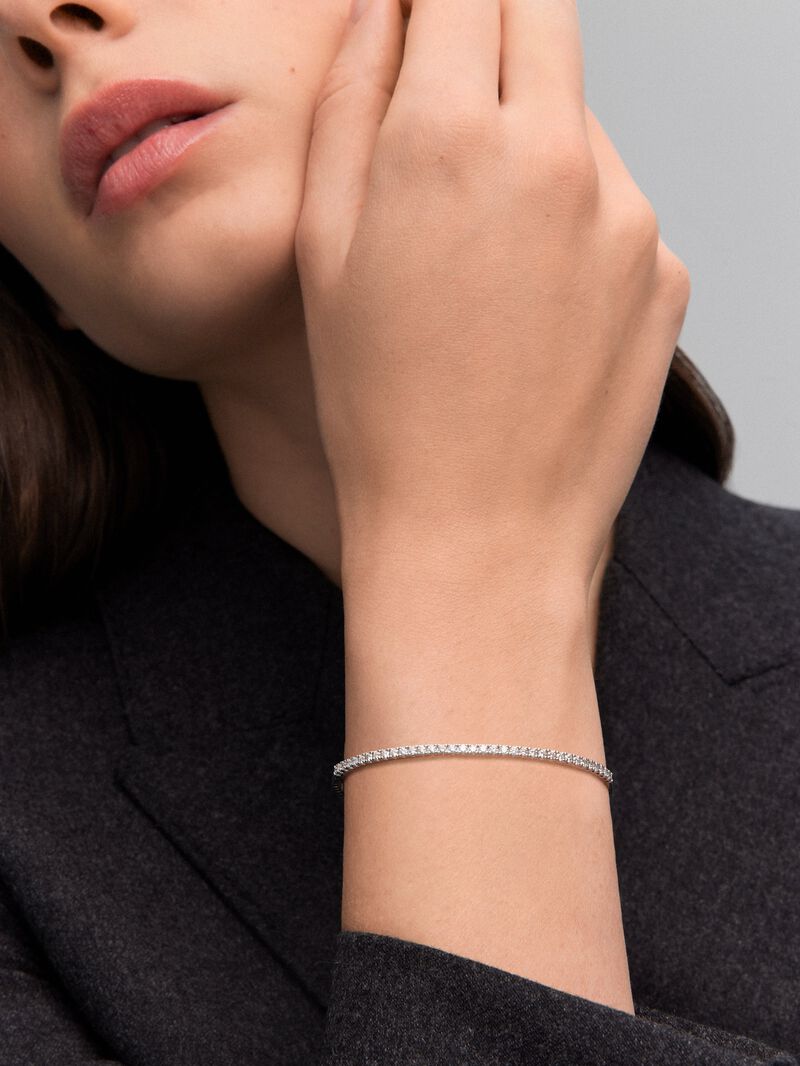 Rigid 18K white gold bracelet with 1.04 ct brilliant-cut white diamonds image number 3