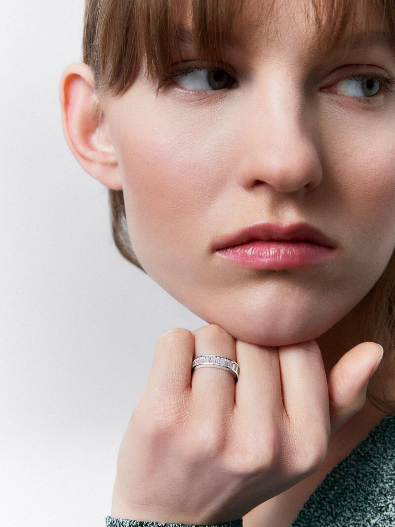Half-eternity engagement ring in 18K white gold with baguette-cut diamonds on band 1.27ct image number 1