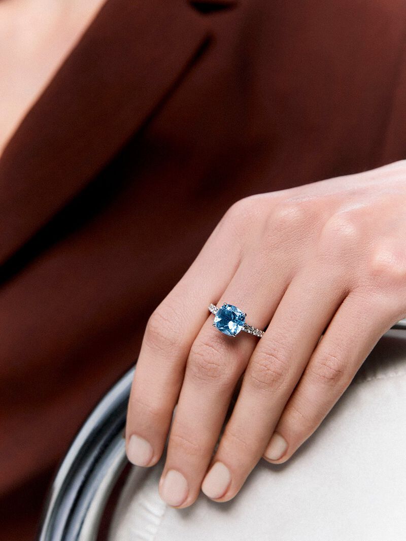 18K white gold solitaire ring with topaz and diamond image number 3