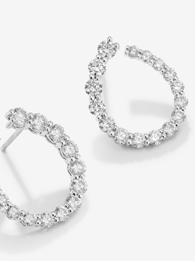 18K white gold hoop earrings with 32 brilliant-cut diamonds with a total of 3.01 cts image number 1