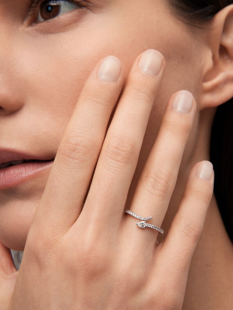 You and me ring in 18K white gold with a pear-cut diamond of 0.14 cts and 25 brilliant-cut diamonds with a total of 0.17 cts image number 1