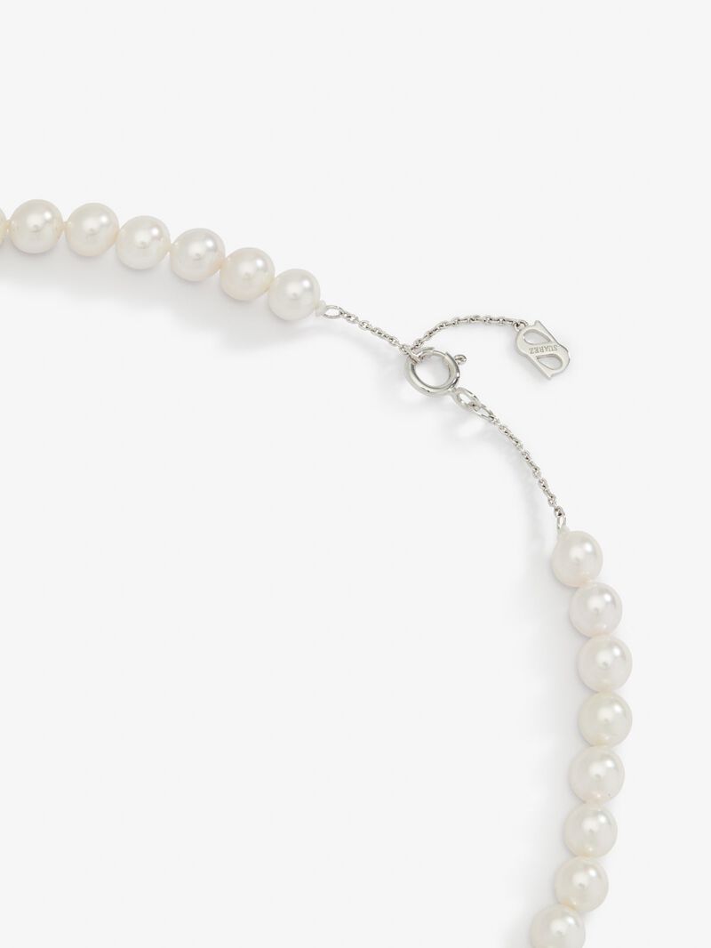 18K white gold necklace with akoya pearls image number 4