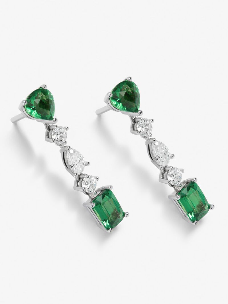 18K white gold earrings with 4 pear-cut and emerald-cut green tsavorites with a total of 8.68 cts and 6 pear-cut and brilliant-cut diamonds with a total of 0.98 image number 2