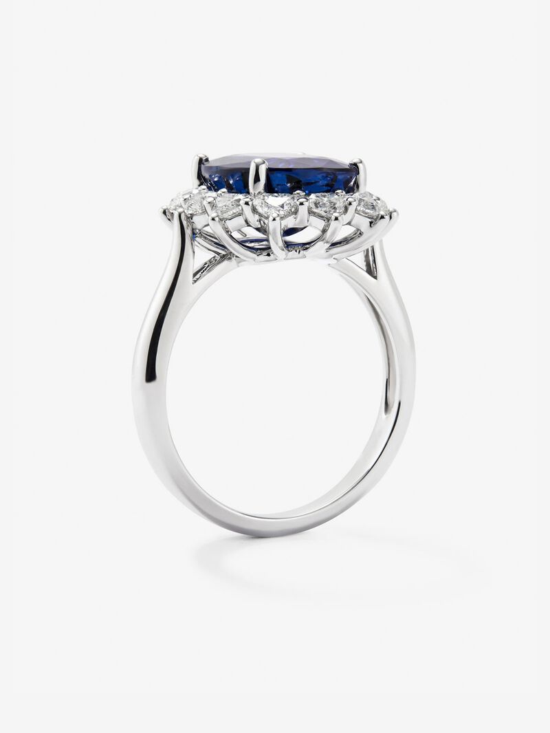 18K white gold ring with vivid blue sapphire in oval cut of 5.01 cts and 10 heart-cut diamonds with a total of 1.06 cts image number 4