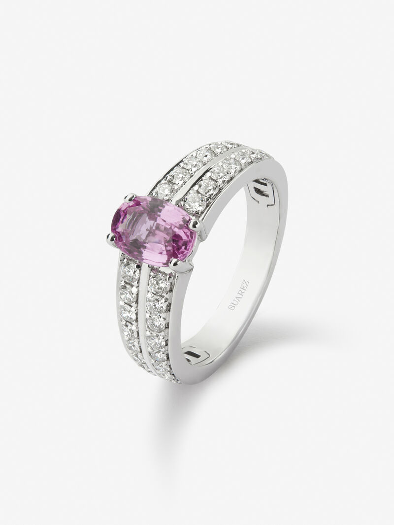 18K white gold ring with vivid pink sapphire in oval cut of 1.46 cts and 32 brilliant-cut diamonds with a total of 0.61 cts image number 0