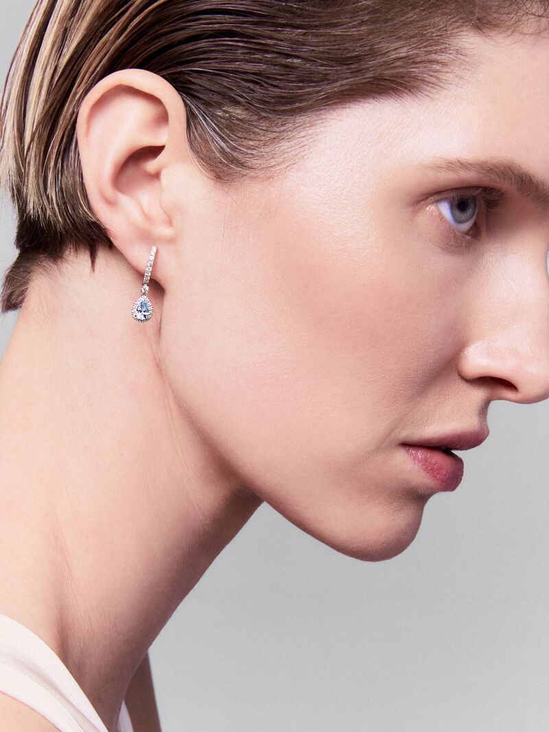 18K white gold earrings with 2 pear-cut aquamarines with a total of 0.72 cts and 50 brilliant-cut diamonds with a total of 0.42 cts image number 3