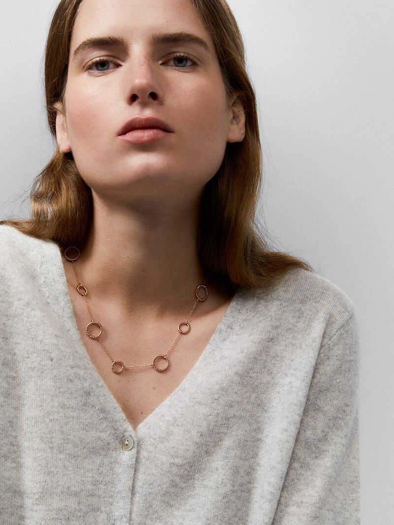 18kt Rose Gold Scalloped Circle Necklace image number 2
