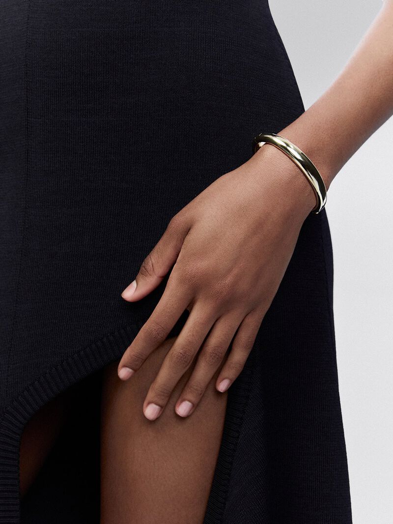 18K Yellow Gold Plain Rigid Bracelet with Diamond image number 3
