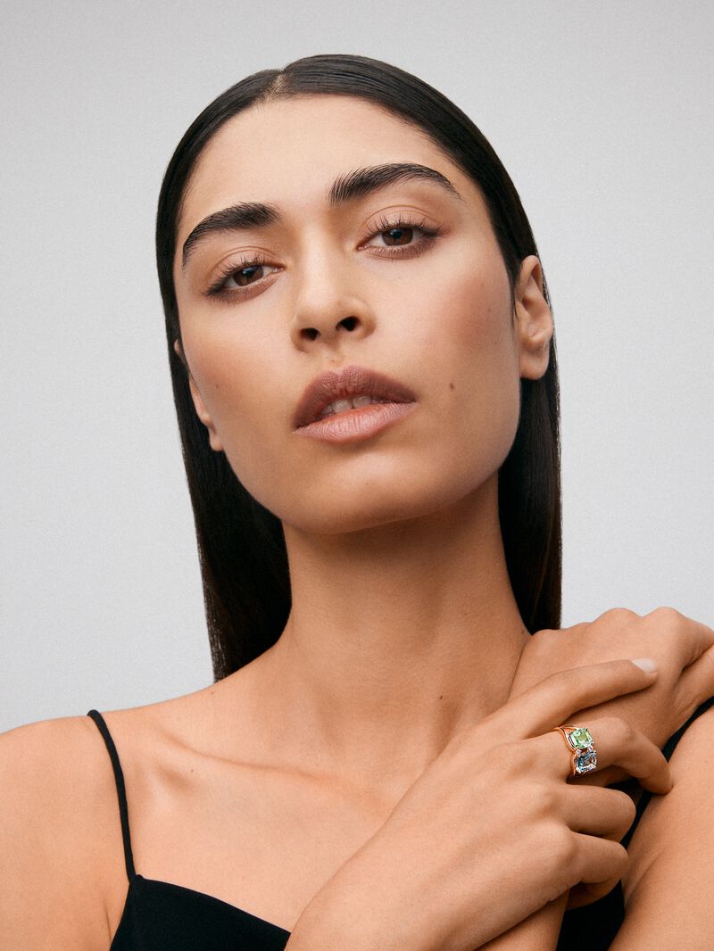 18K yellow gold ring with 2.75 ct cushion-cut sky blue topaz, 2 ct cushion-cut green amethyst and 2 brilliant-cut diamonds with a total of 0.06 cts image number 3