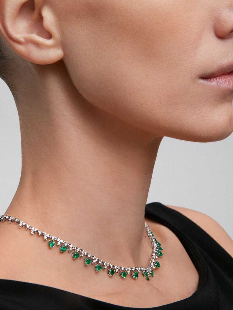 18K White Gold Rivière Necklace with green emeralds in the heart size of 4.42 cts and white diamonds in 6.76 cts bright size image number 3