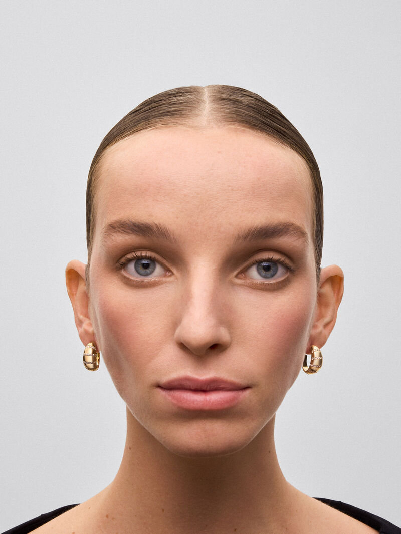 18K Yellow Gold Hoop Earrings with Brilliant-Cut Pavé Diamonds image number 1