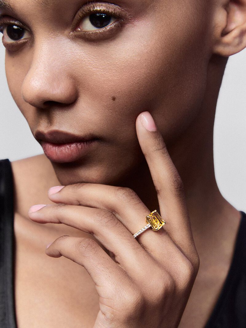 18K yellow gold ring with citrine and diamond image number 3