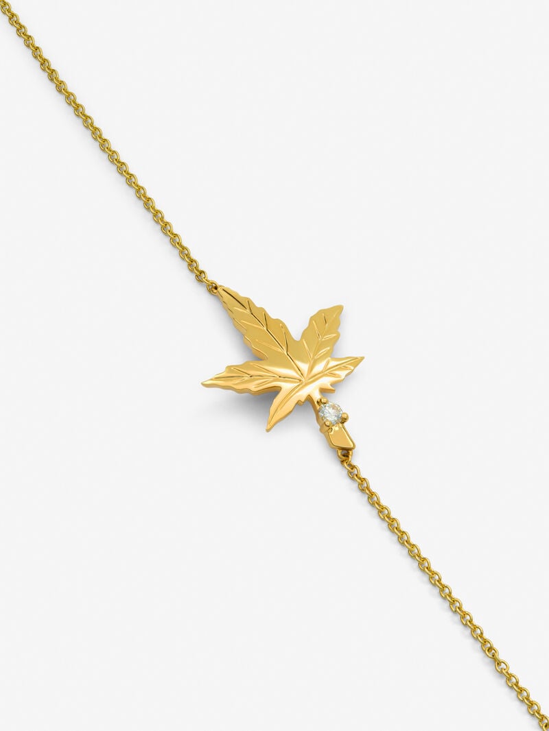 18K yellow gold bracelet with a 0.08 ct brilliant-cut diamond, in a maple leaf design image number 1
