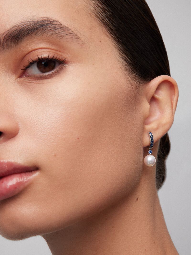 925 Silver hoop earring combined with 8.5 mm Akoya pearl and sapphire. image number 1