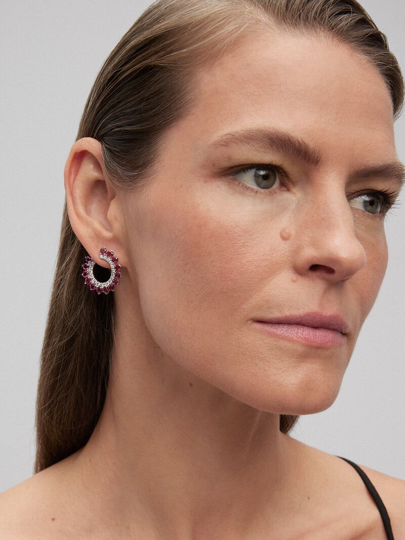 18K white gold hoop earrings with 30 brilliant-cut rubies with a total of 6.52 cts and 42 brilliant-cut diamonds with a total of 1 cts image number 3