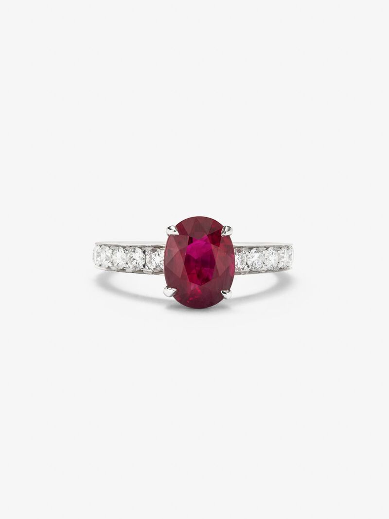 18K white gold ring with oval-cut pigeon red ruby ​​of 2.49 cts and 12 brilliant-cut diamonds with a total of 0.51 cts image number 2