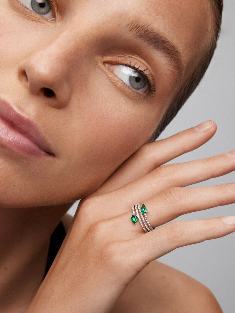 18k white gold ring with 0.61cts emerald and 1.51cts diamonds. image number 1
