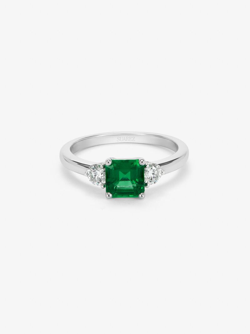 Triple ring in 18K white gold with a cushion-cut emerald of 0.86 cts and 2 brilliant-cut diamonds with a total of 0.29 cts image number 2