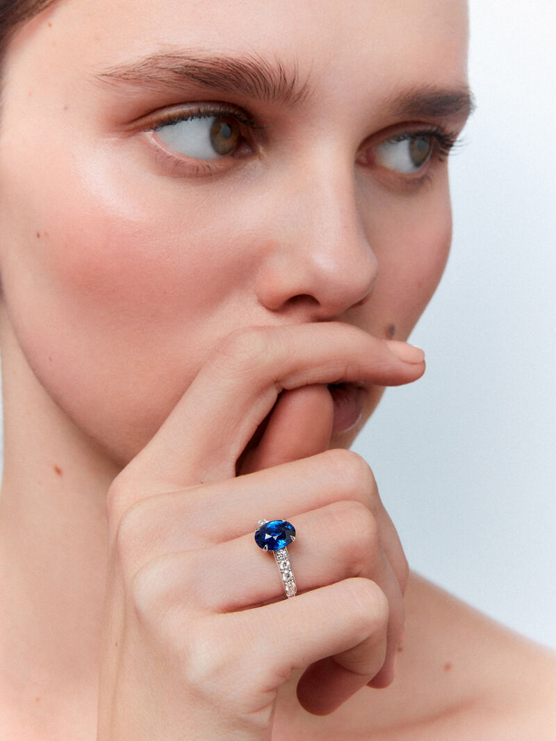 18K White Gold Ring with Royal Blue Zafiro in 0.13 cts oval size image number 0