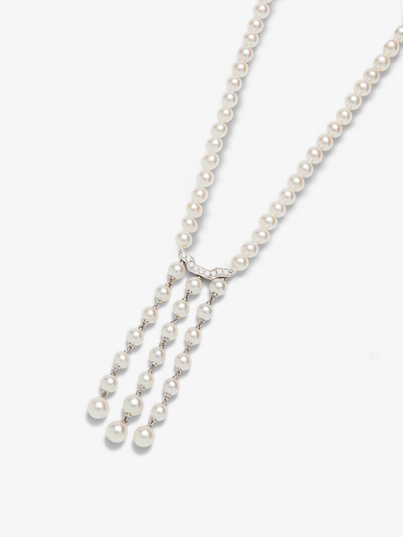 18K white gold pendant with 172 Akoya pearls and 9 brilliant-cut diamonds with a total of 0.09 cts image number 2