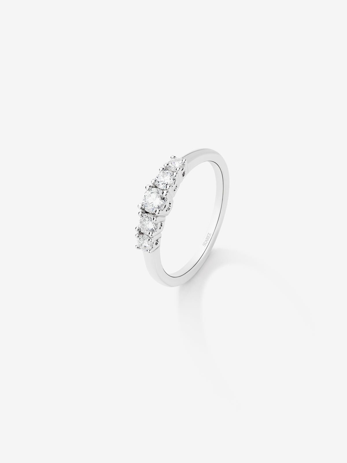 Anillo cinquillo de oro blanco de 18K con 5 diamantes en talla brillante con un total de 0 47 cts Suarez