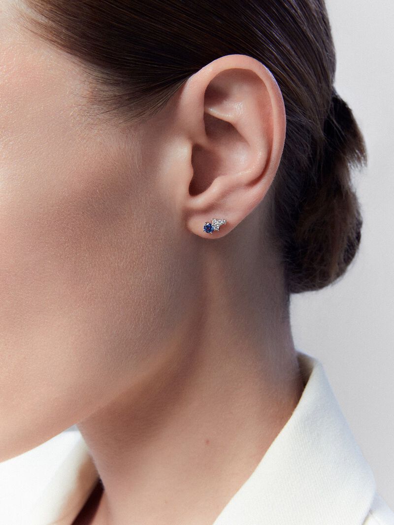 Individual left earring made of 18K white gold with sapphire and diamonds. image number 1