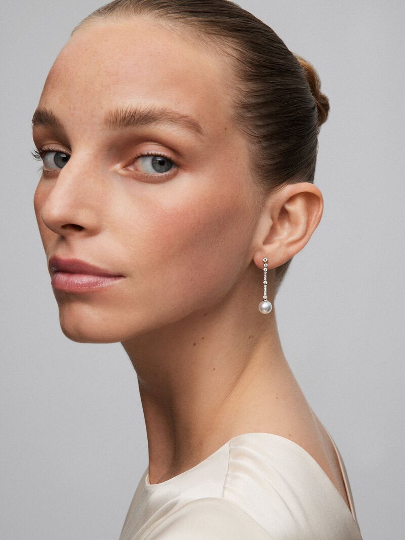18k white gold pendant earring with Australian pearl and diamond. image number 3