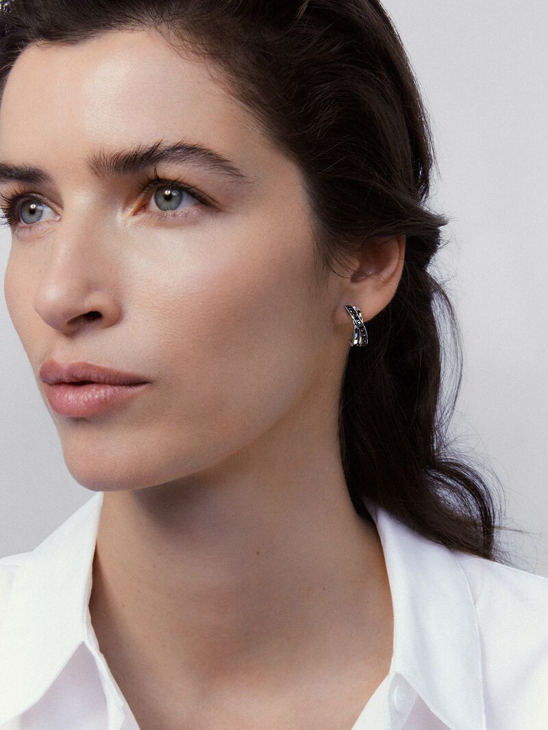 Crossed hoop earrings made of 925 silver with spinels image number 2
