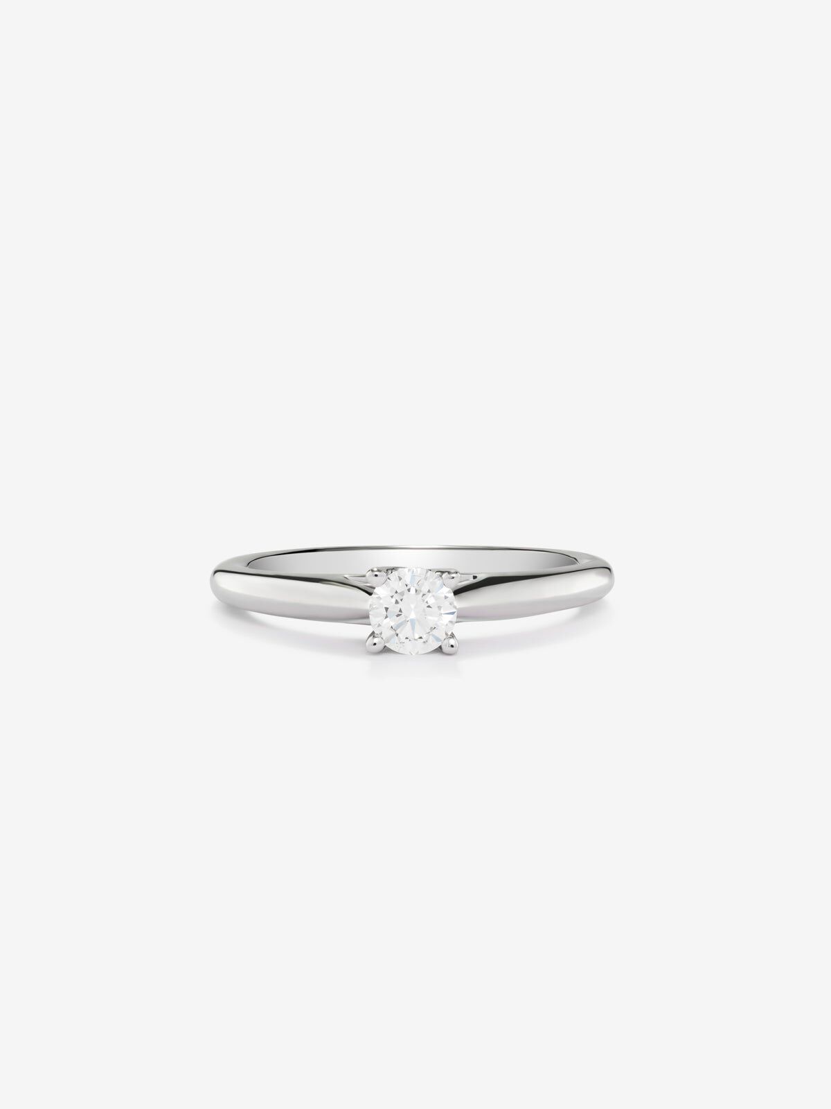 Anillo solitario de compromiso de oro blanco de 18K con diamante