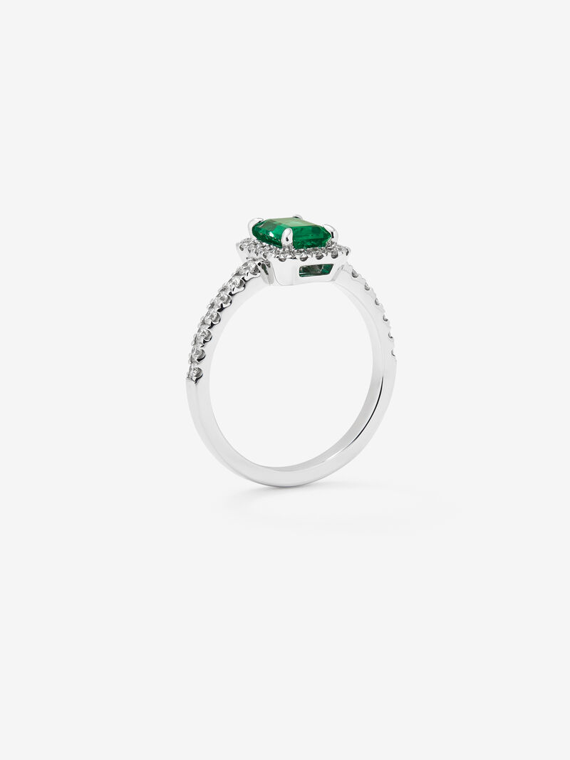 18kt white gold ring with diamonds and central emerald in octagonal size of 1.25cts image number 4