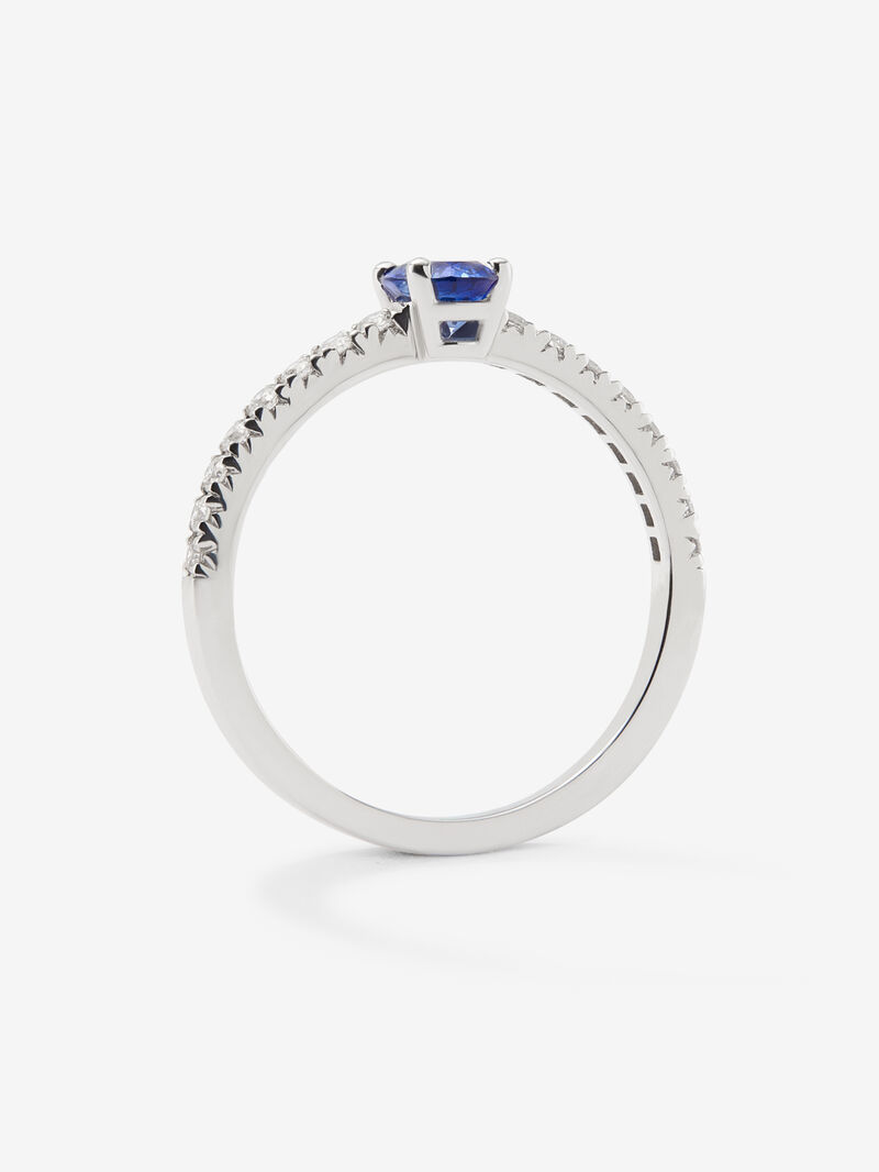 18K white gold ring with oval sapphire of 0.63 cts and 16 brilliant-cut diamonds with a total of 0.21 cts image number 2