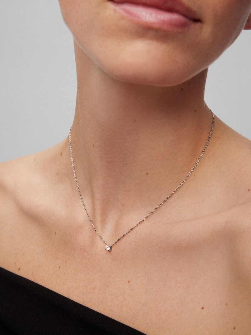 18K white gold pendant with 0.2 ct brilliant cut diamond image number 3