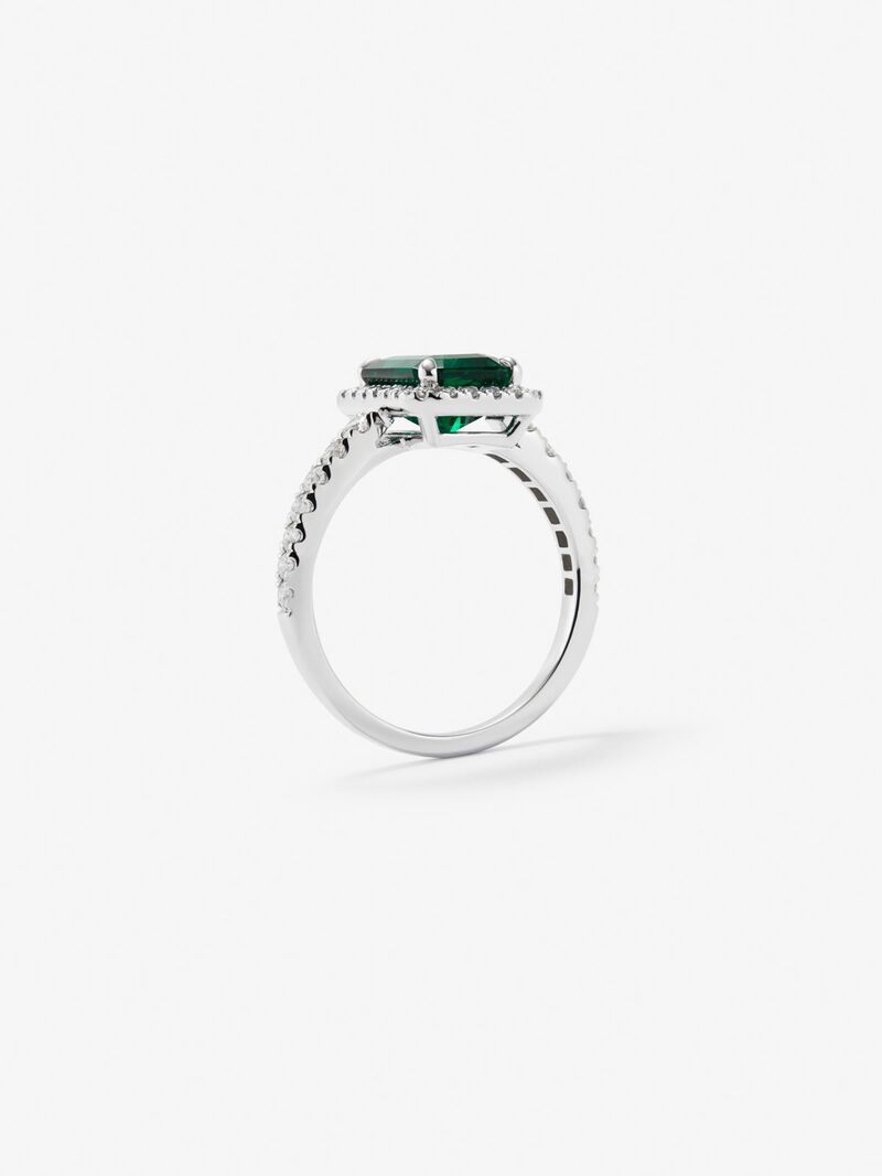 18K white gold ring with octagonal-cut green emerald of 2.2 cts and 38 brilliant-cut diamonds with a total of 0.43 cts image number 4