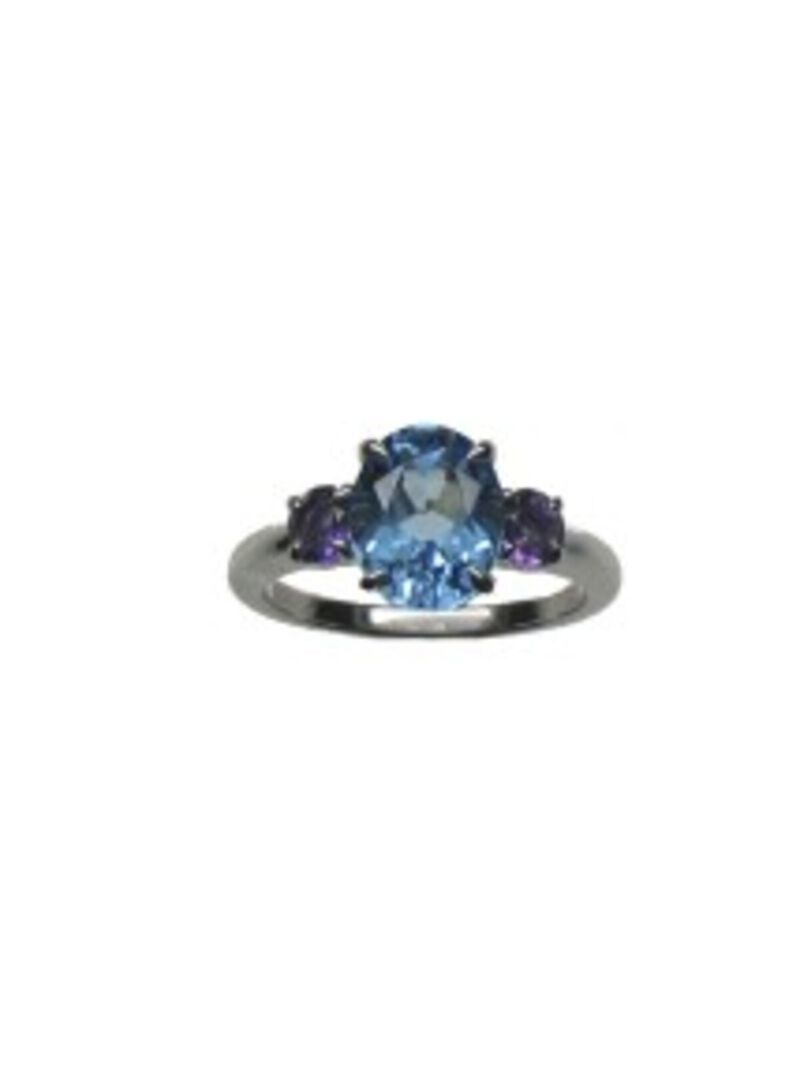 Anillo tresillo de plata 925 con topacio azul swiss y 2 amatistas moradas image number 0