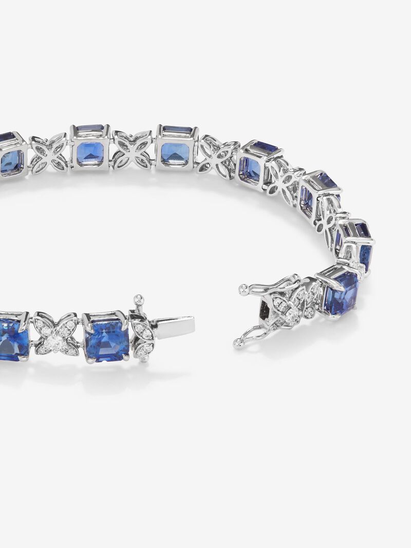 18K white gold bracelet with blue sapphiros in octagonal size of 16.86 cts and white diamonds in 1.32 cts image number 4