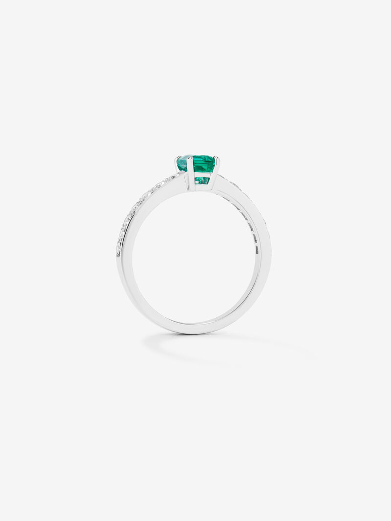 18K White Gold Ring with Green Esmerald in Emerald Size of 0.9 CTS and White Diamonds in Bright Size of 0.36 CTS image number 4