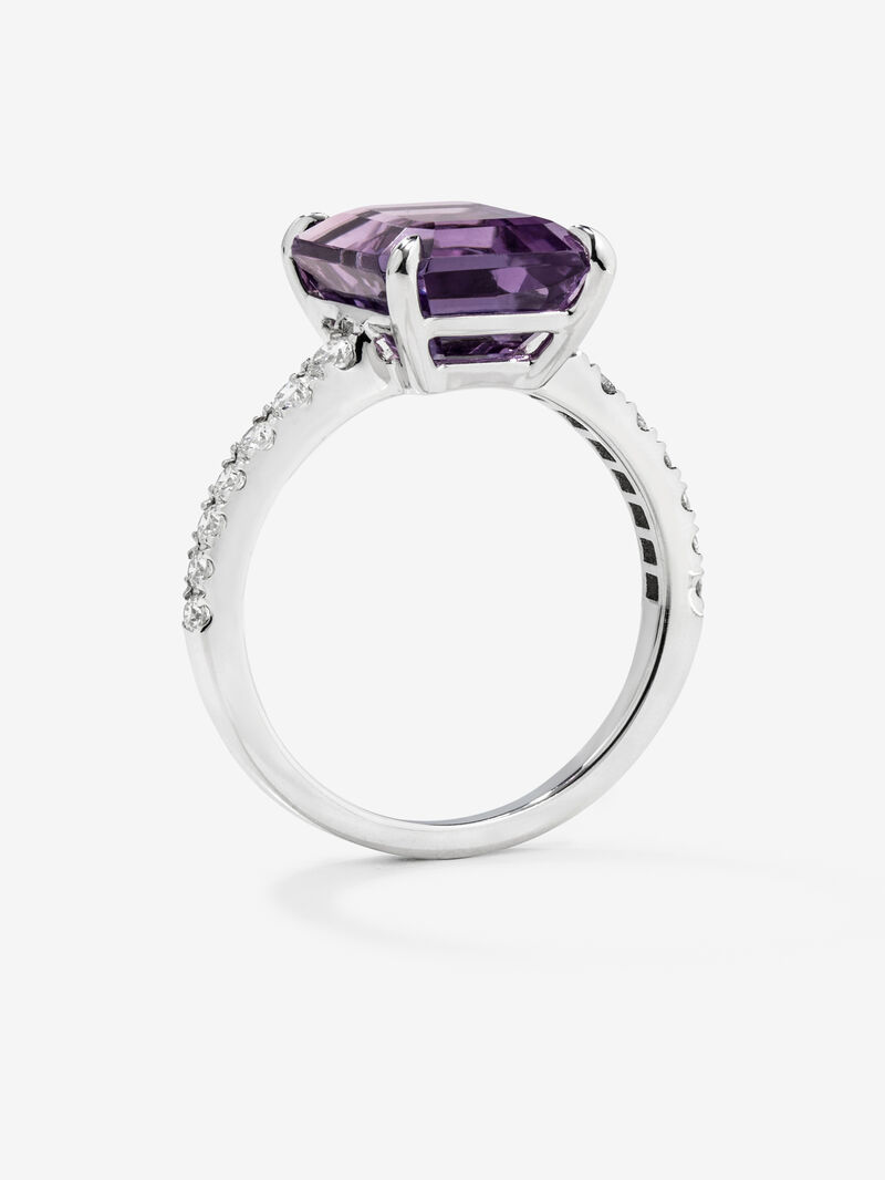 18K white gold ring with emerald-cut purple amethyst of 4.25 cts and 14 brilliant-cut diamonds with a total of 0.32 cts image number 4