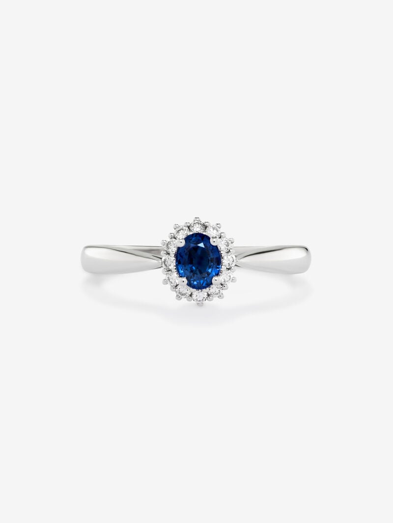 18K white gold ring with 0,82 cts oval-cut royal blue sapphire and brilliant-cut diamonds totaling 0,32 cts image number 2