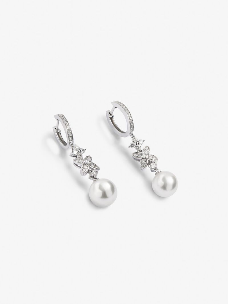 18K white gold earrings with 52 brilliant-cut diamonds with a total of 0.59 cts and 2 8.5 mm Akoya pearls image number 2