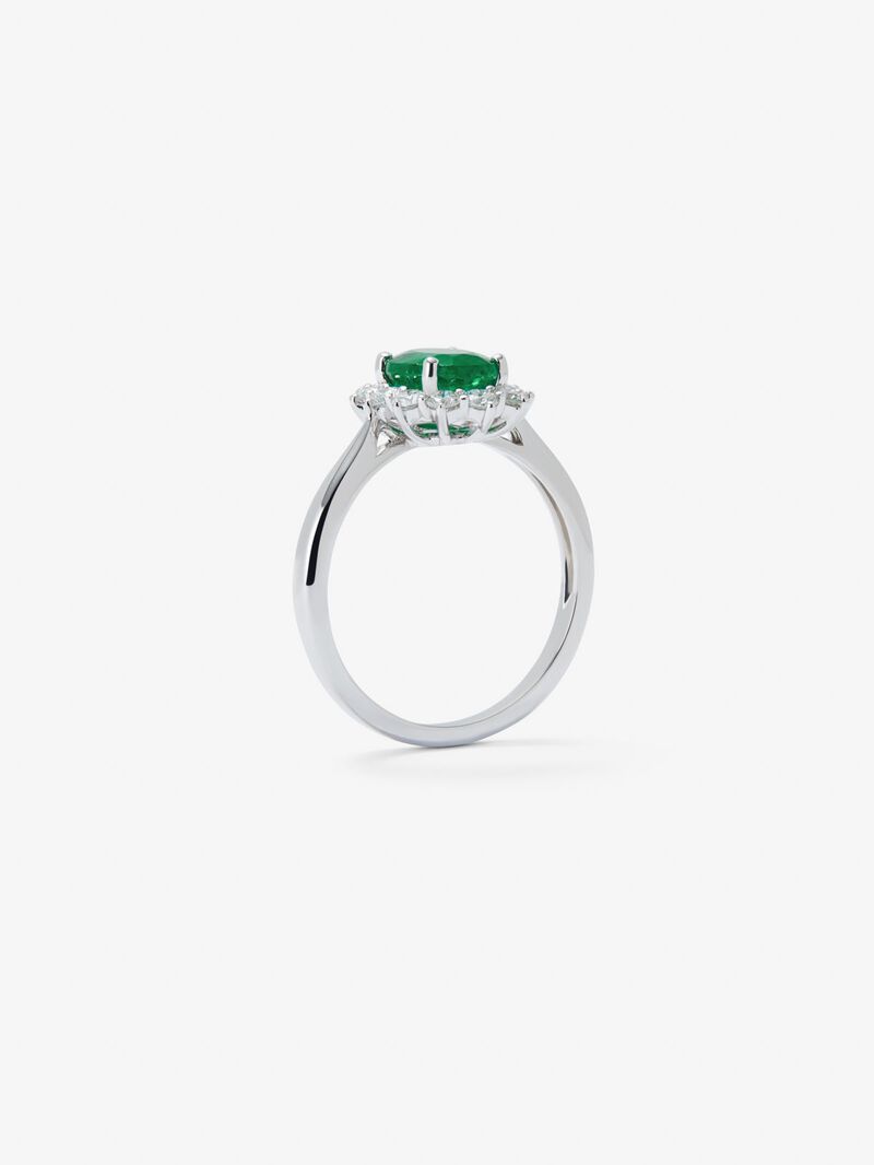 18K white gold ring with oval-cut emerald of 0.77 cts and 12 brilliant-cut diamonds with a total of 0.24 cts image number 4