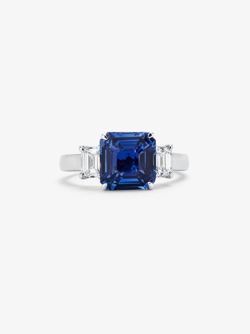 18K white gold triple ring with emerald-cut blue sapphire of 4.07 cts and 2 emerald-cut diamonds with a total of 0.81 cts image number 2