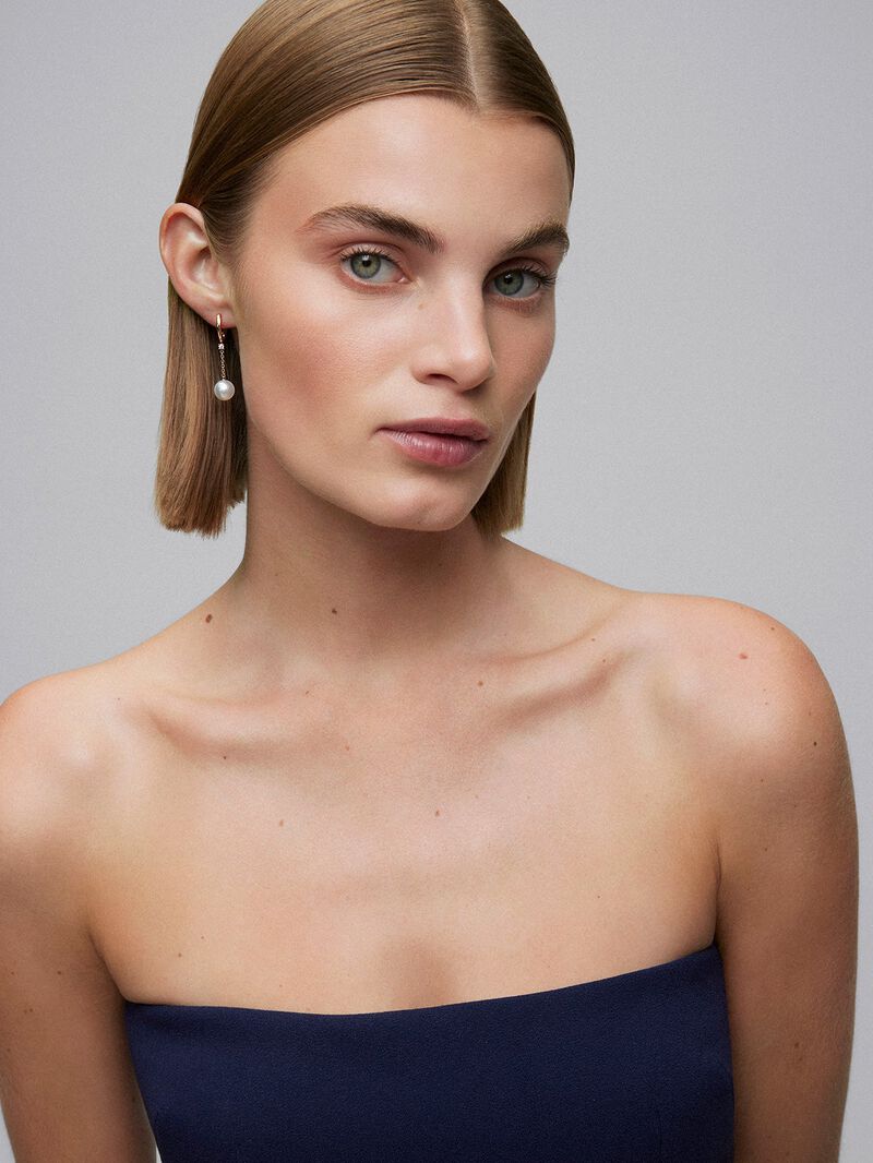 18kt rose gold chain earrings with Australian pearls and diamonds. image number 0