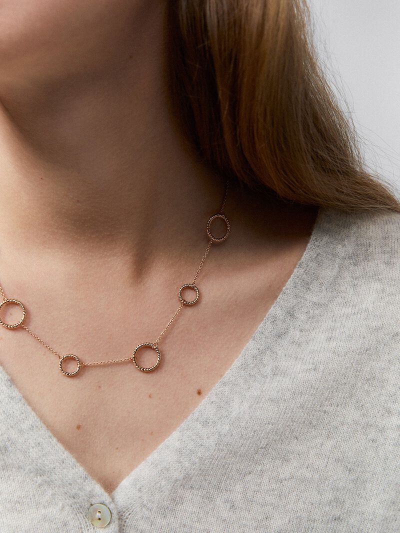 18kt Rose Gold Scalloped Circle Necklace image number 5