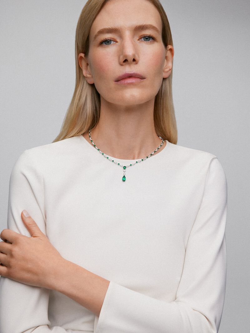 18K white gold necklace with green emerald in 1.68 cts pear size, green and oval emeralds of 3.7 cts and white diamonds in bright size of 3.1 cts image number 3