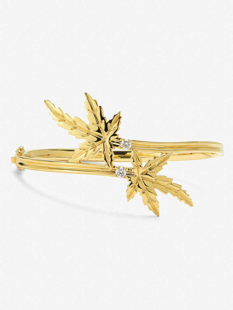 18K Yellow Gold Bracelet with 2 Brilliant-Cut Diamonds Totaling 0.20 cts and Maple Leaf Shape image number 0