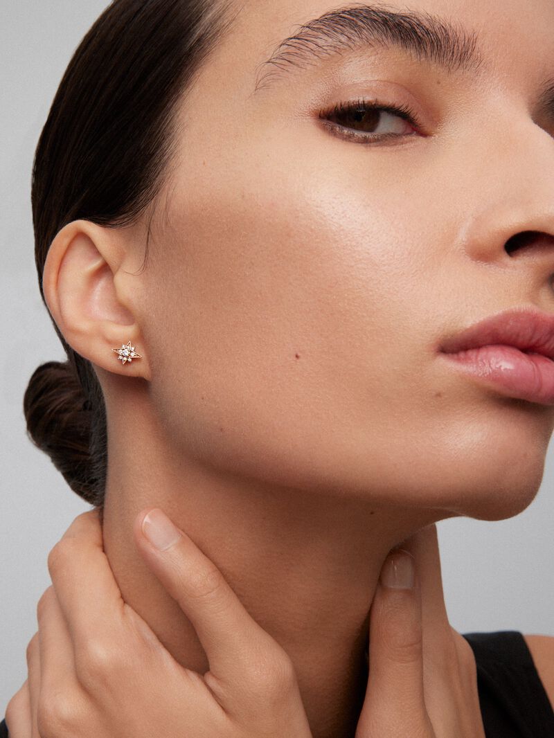Individual 18K rose gold earring with 9 brilliant-cut diamonds with a total of 0.09 in the shape of a star image number 1