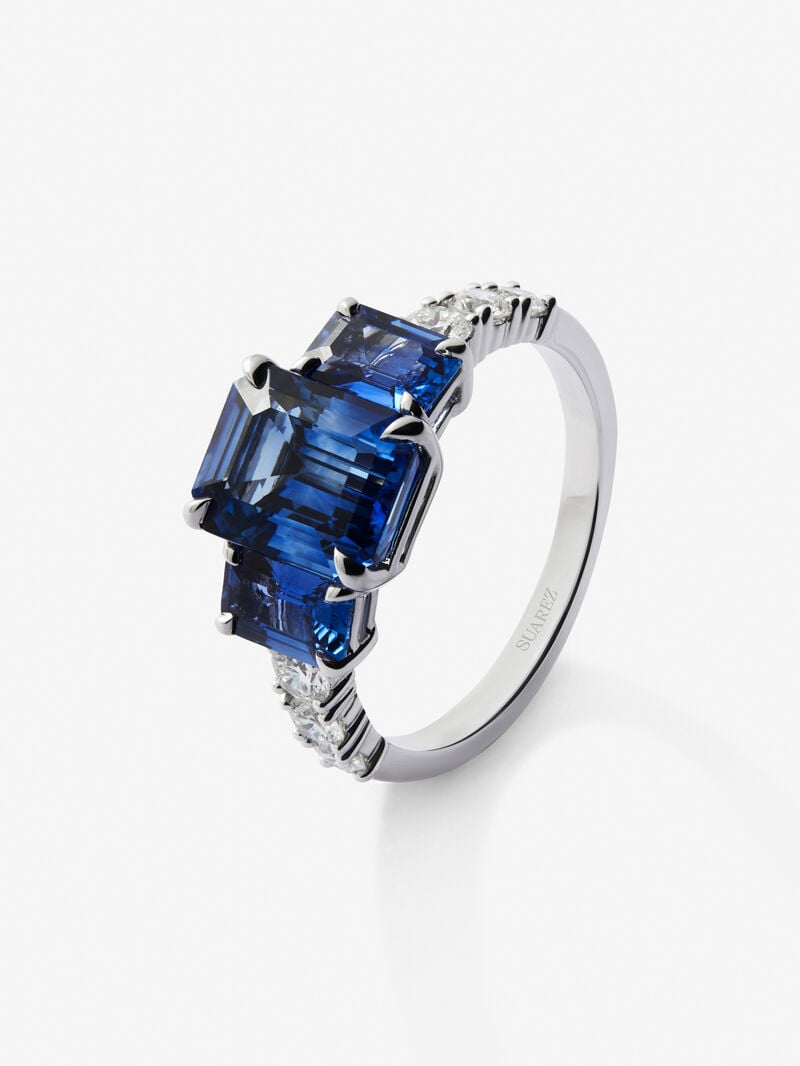 18K white gold triple ring with 3 octagonal-cut blue sapphires with a total of 4.48 cts and 6 brilliant-cut diamonds with a total of 0.42 cts image number 0