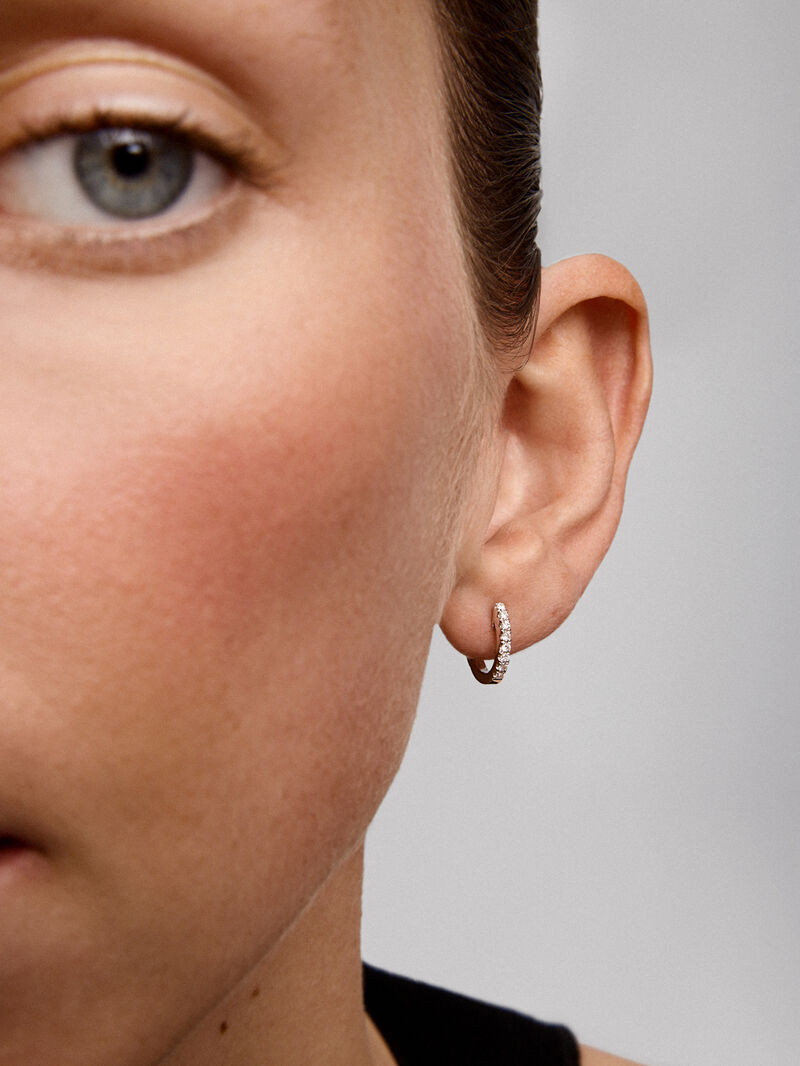 18K white gold earrings with 16 brilliant-cut diamonds with a total of 0.16 cts image number 3