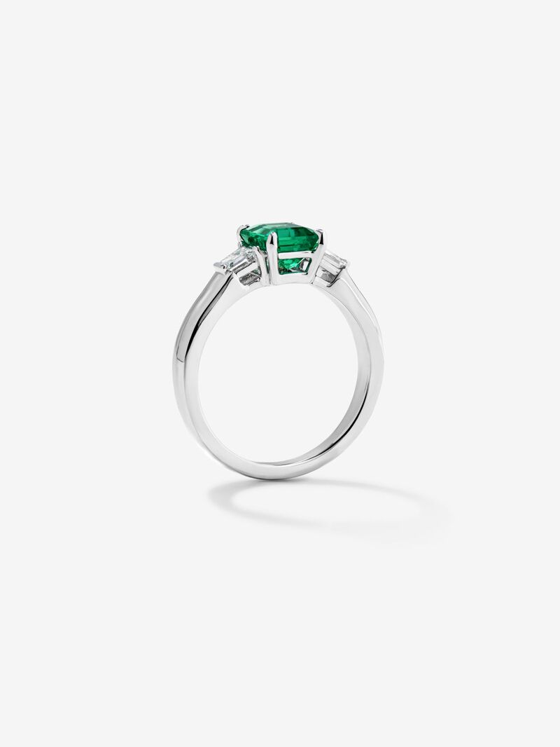 18K White Golden Tieillo Ring with Esmeralda and Diamond image number 4