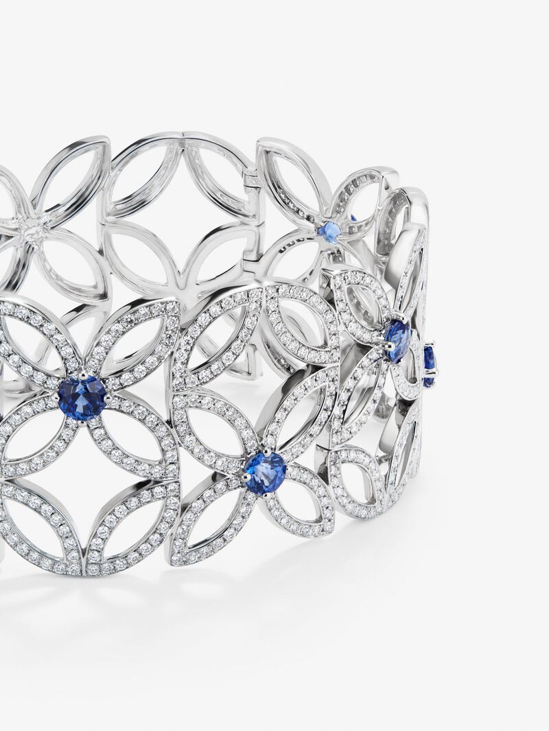 18K white gold bracelet with blue sapphiros in bright size of 3.5 cts and white diamonds in bright size of 5.12 cts image number 2